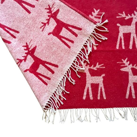 Roca Home Fringed Throw Blanket 50x67 Red White Reindeer Woven Soft Cozy Holiday - Picture 2 of 7